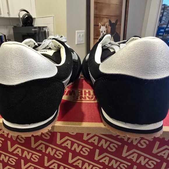 Vans Super Lowpro Suede Sneakers Skate Shoes Black/Silver VN000E89YG4 Mens 10 US - Picture 6 of 13